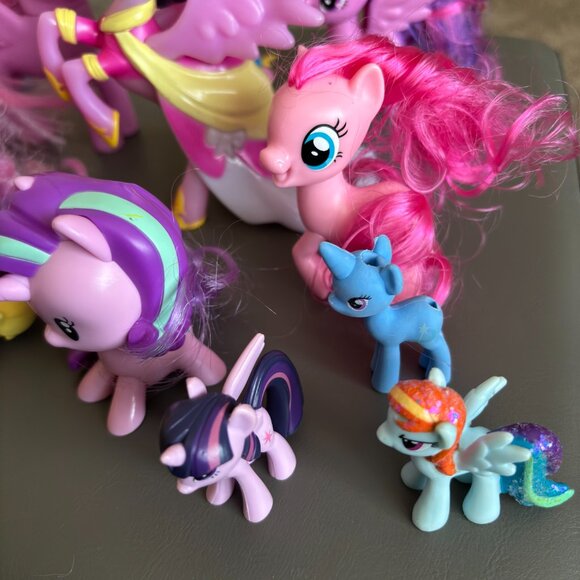 Mix Lot Of 13 Hasbro My Little Ponies Various Sizes Figures - Picture 4 of 4